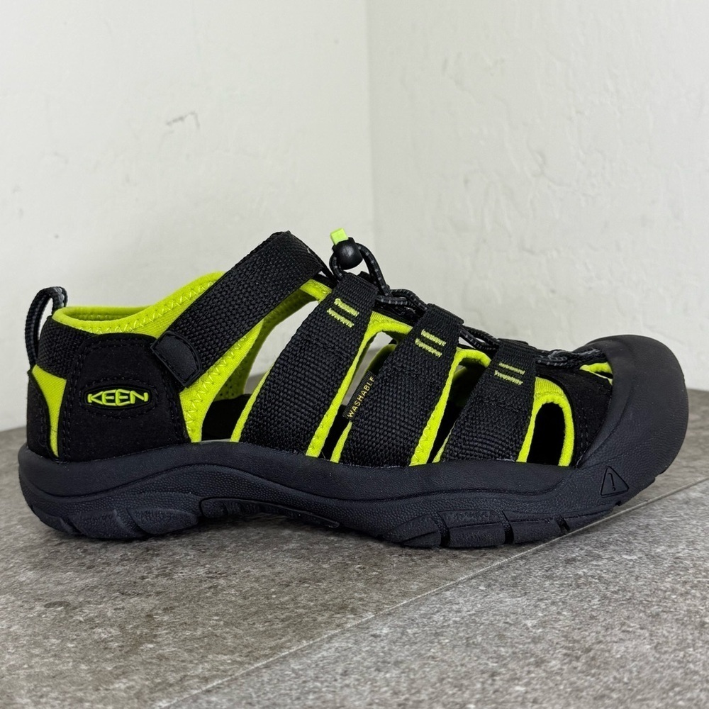 NWT KEEN Newport H2 Lime Black Water Sandals Toe Protection Quick Dry Kid Size 3